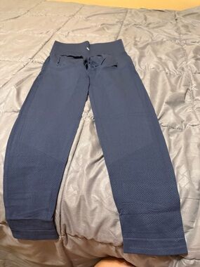 Halara Butt Cinch Leggings in Peacoat 7/8 length